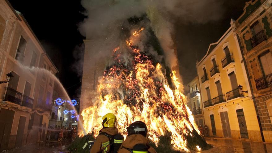 Arde la hoguera de los 19,5 metros