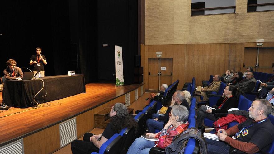 El planetario escolar que comenzó con una cúpula de cartón y ahora recibe a buses de centros educativos y asociaciones