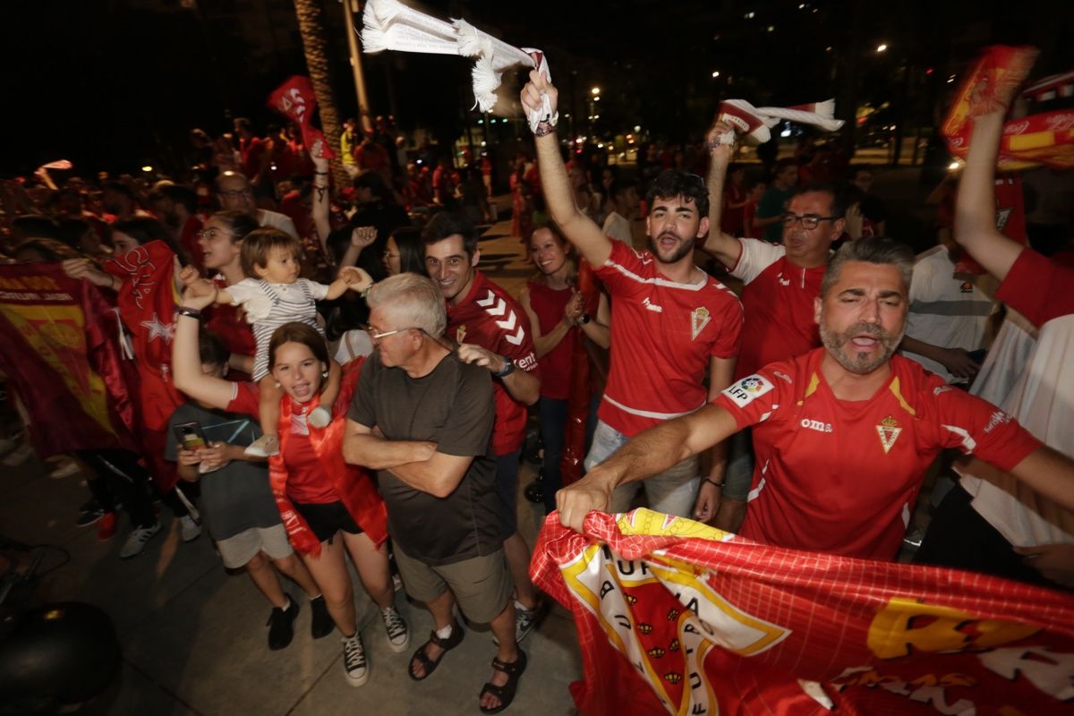 La Circular se llena para celebrar el ascenso del Real Murcia