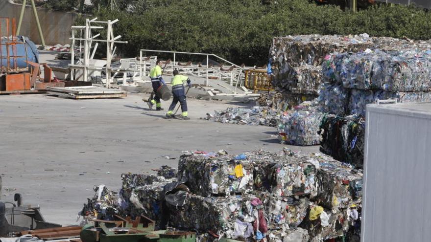 Ecologistas estudian denunciar la reforma de la planta de basuras de Els Cremats en Elche en Europa