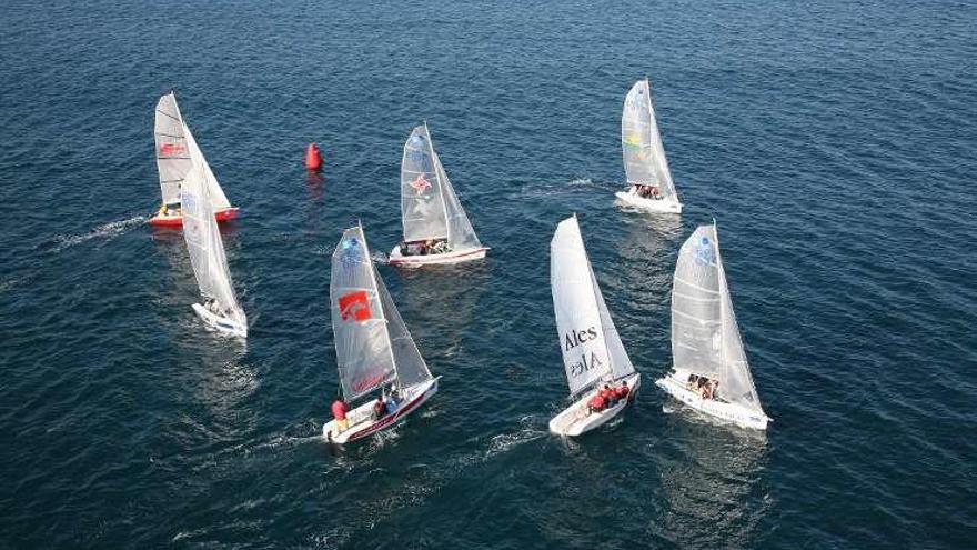 Barcos 595, durante una regata.