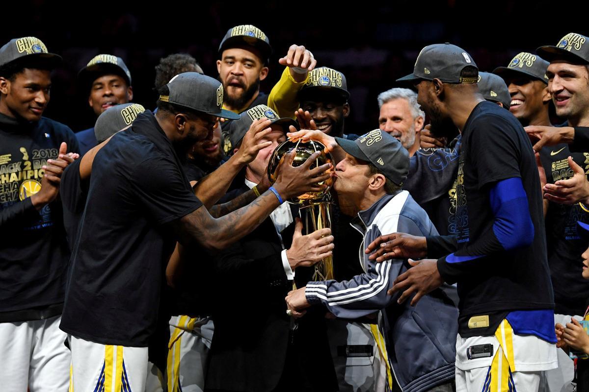 Jun 8, 2018; Cleveland, OH, USA; Golden State Warriors owner Peter Guber kisses the Larry O’Brien Championship Trophy after beating the Cleveland Cavaliers in game four of the 2018 NBA Finals at Quicken Loans Arena. Mandatory Credit: Kyle Terada-USA TODAY Sports     TPX IMAGES OF THE DAY