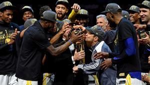 Jun 8, 2018; Cleveland, OH, USA; Golden State Warriors owner Peter Guber kisses the Larry O’Brien Championship Trophy after beating the Cleveland Cavaliers in game four of the 2018 NBA Finals at Quicken Loans Arena. Mandatory Credit: Kyle Terada-USA TODAY Sports     TPX IMAGES OF THE DAY