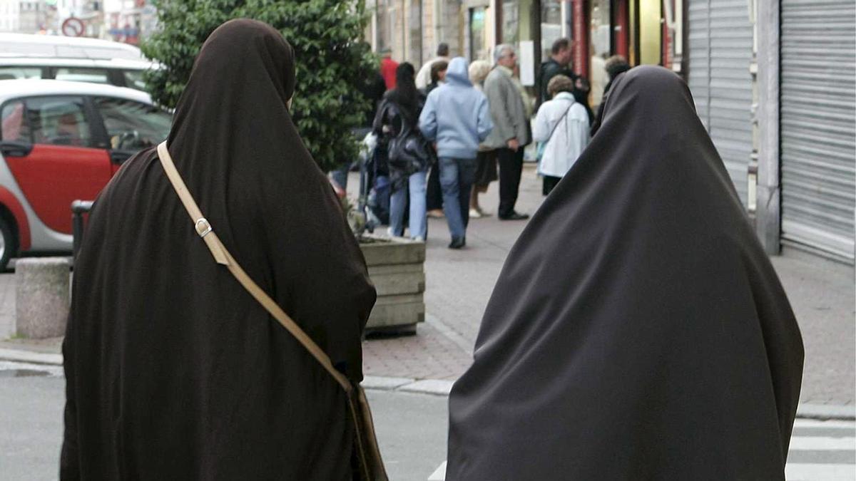 El Gobierno rechaza la prohibición del burka impulsada por Vox y PP