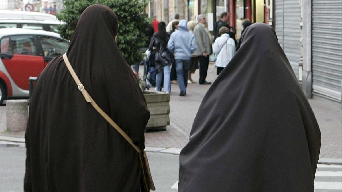 Lleida anuncia que prohibirá el burka en la vía pública y en las dependencias municipales