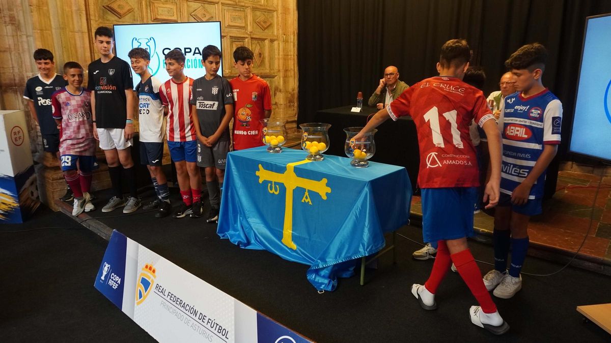 Un momento del sorteo en la Capilla de los Dolores.