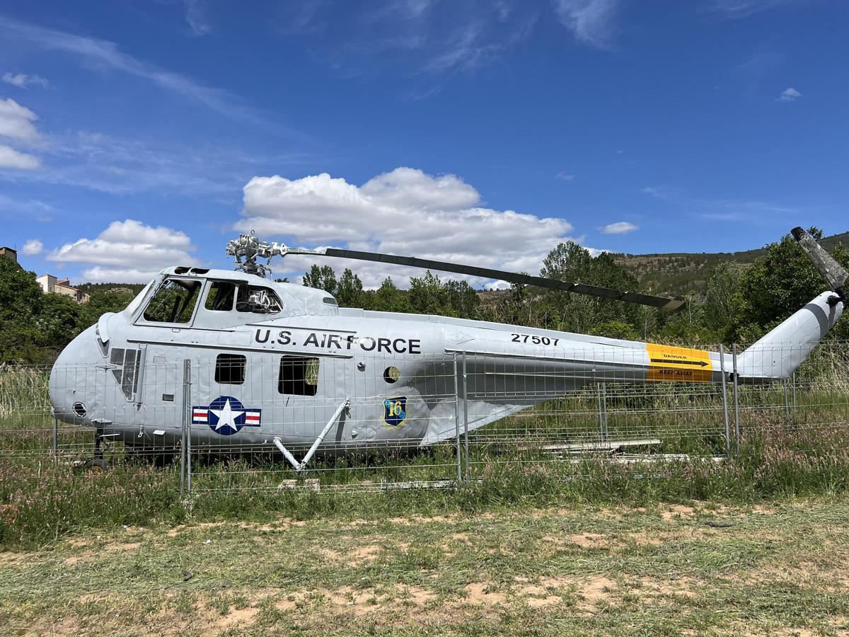Un vagón de tren de mercancías y un helicóptero: alojamientos insólitos en Casas Altas