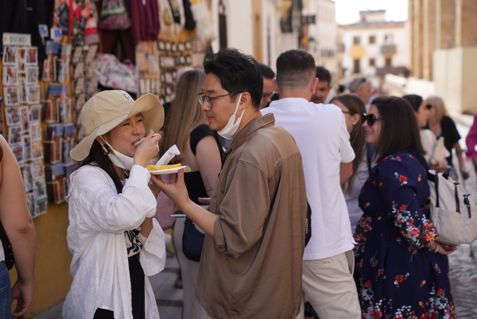 Turistas en la Judería en el fin de semana del puente del Pilar