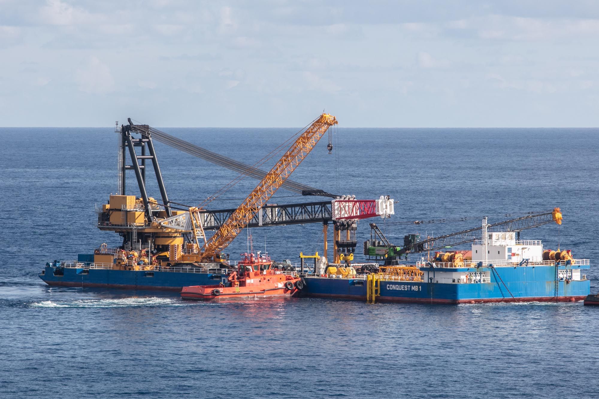 Comienzan los trabajos para reflotar el yate de lujo hundido en Ibiza