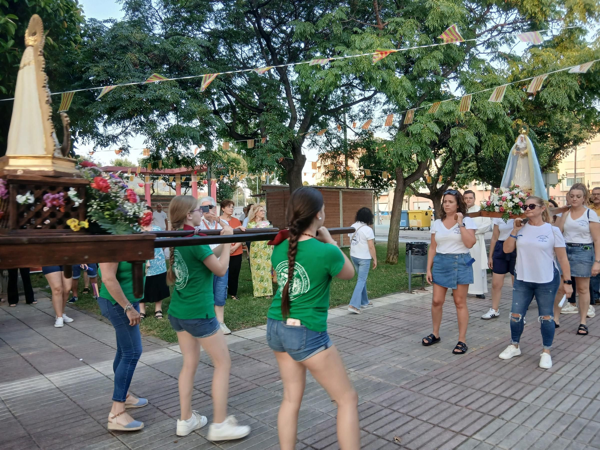 Misa y procesión en las fiestas del barrio El Progreso en Vila-real