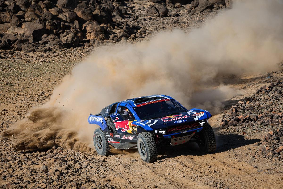 Ekström, con su Ford, durante el Dakar 2026.