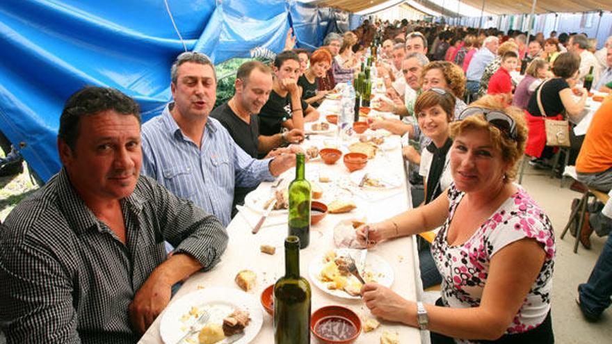 La comida fue el momento fuerte de la jornada festiva