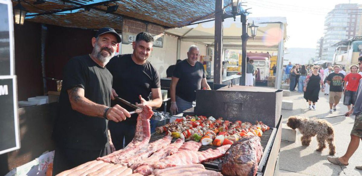 Rodrigo Piccone, Rubén Javier Vidal y Arnaldo Castro, en su parrilla. | MARIO CANTELI