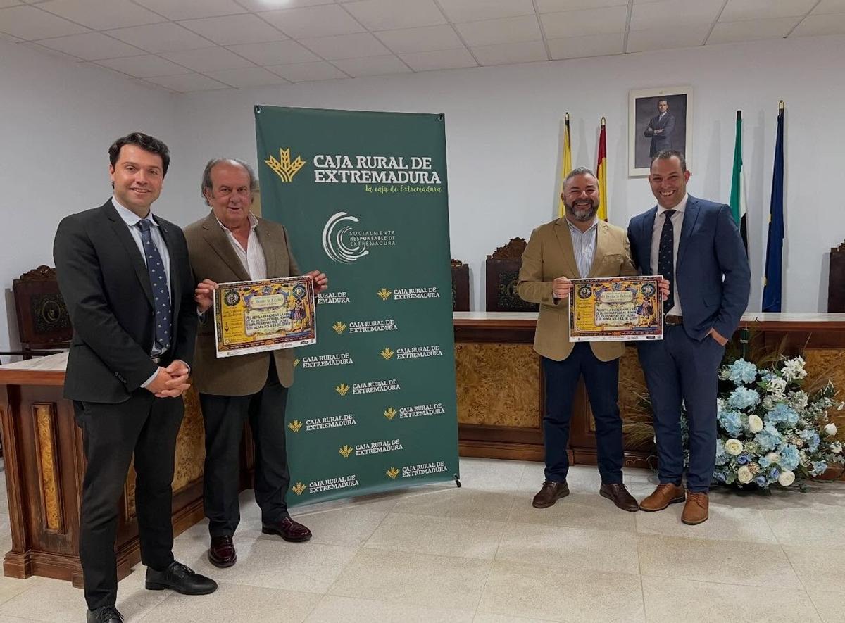 Rúbrica del acuerdo entre Caja Rural de Extremadura y consistorio.