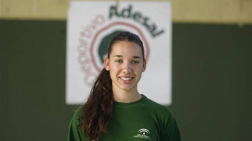 Meriem Ezbida confirma su renovación por el Adesal