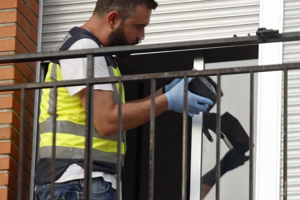 Le pegan un tiro en el cuello para robarle en su casa de Zarandona