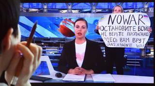 Noticias en tiempos de guerra: cómo Rusia y Ucrania usan la televisión como arma