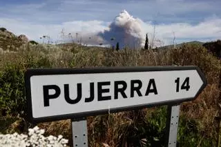 El incendio de Pujerra abrasa una finca privada que perteneció a Gadafi