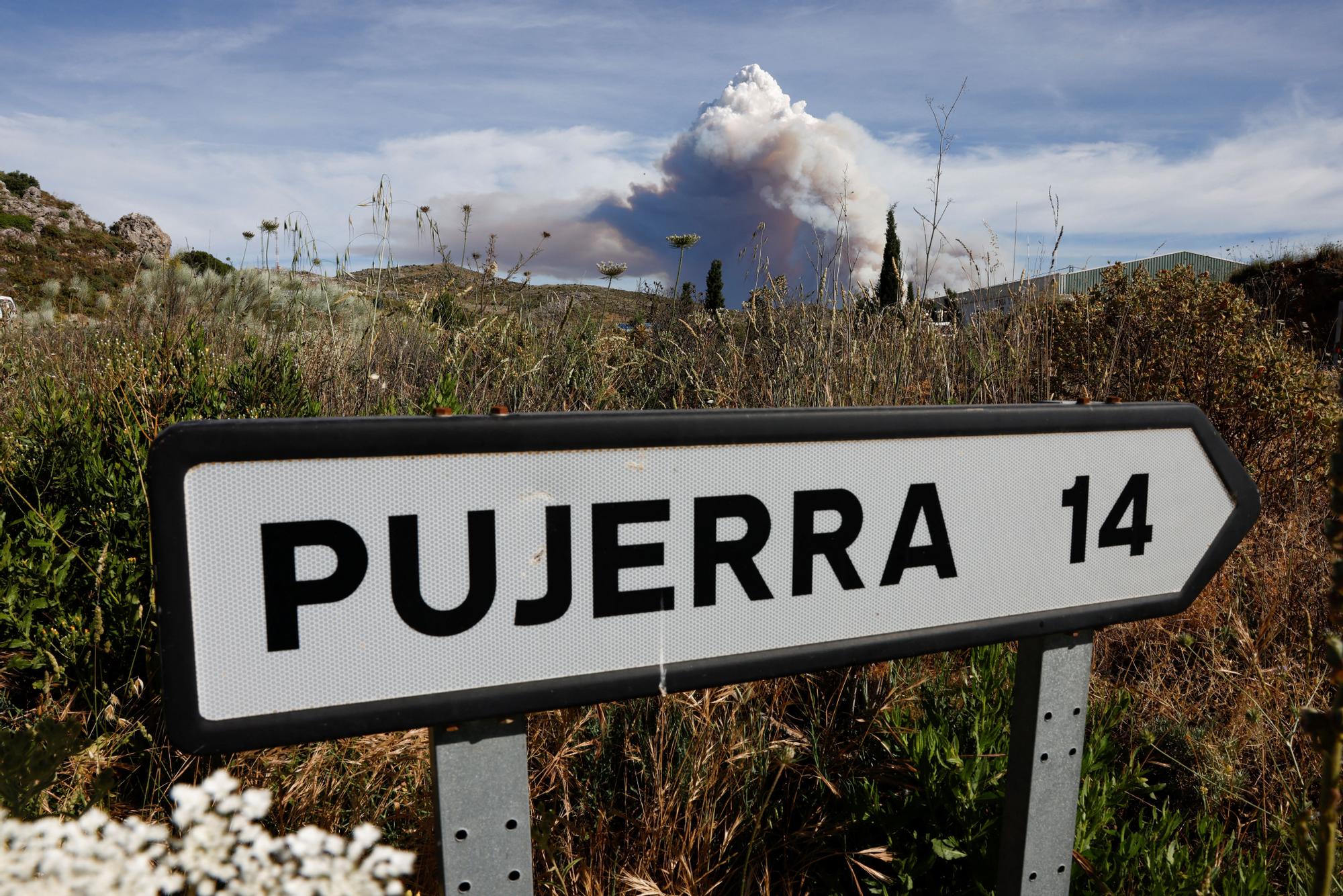 Incendio forestal en el paraje La Resinera de Pujerra