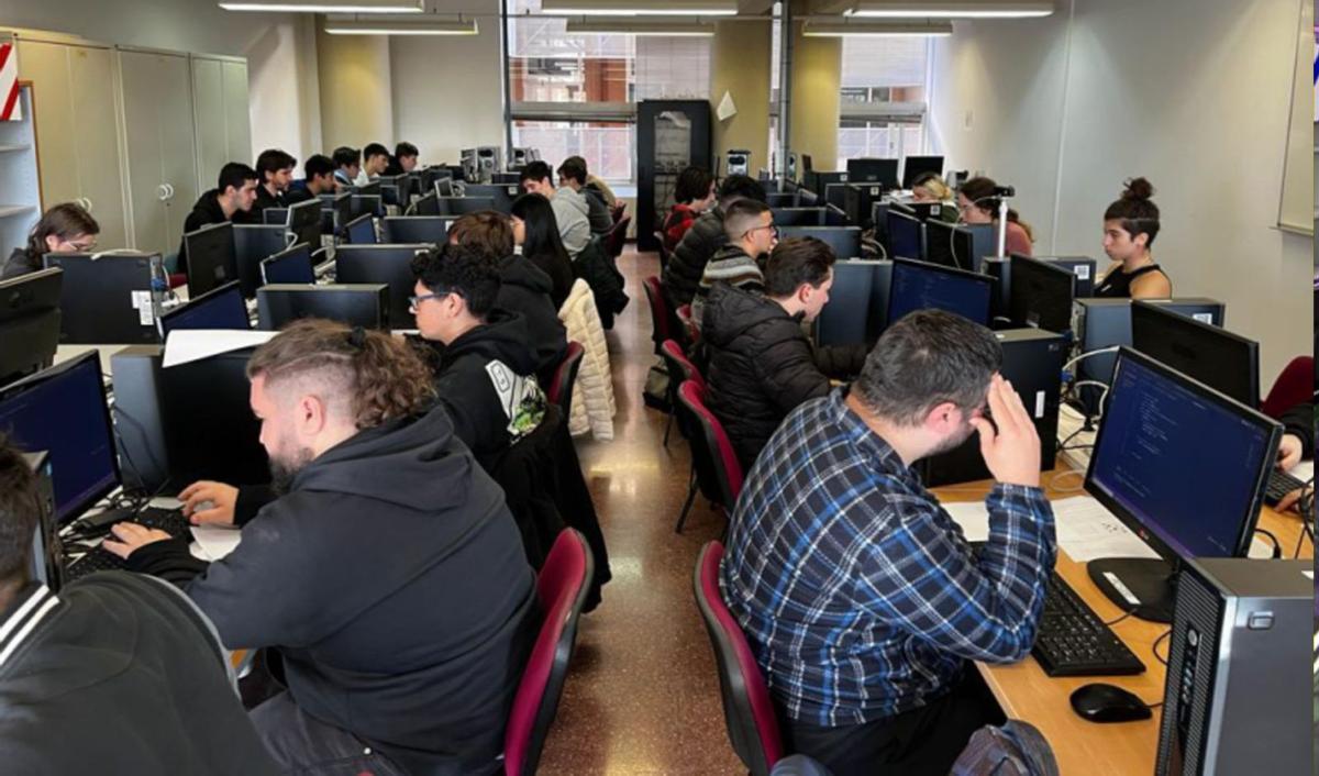 Estudiantes de Informática en la Universidad de Málaga. | L. O.