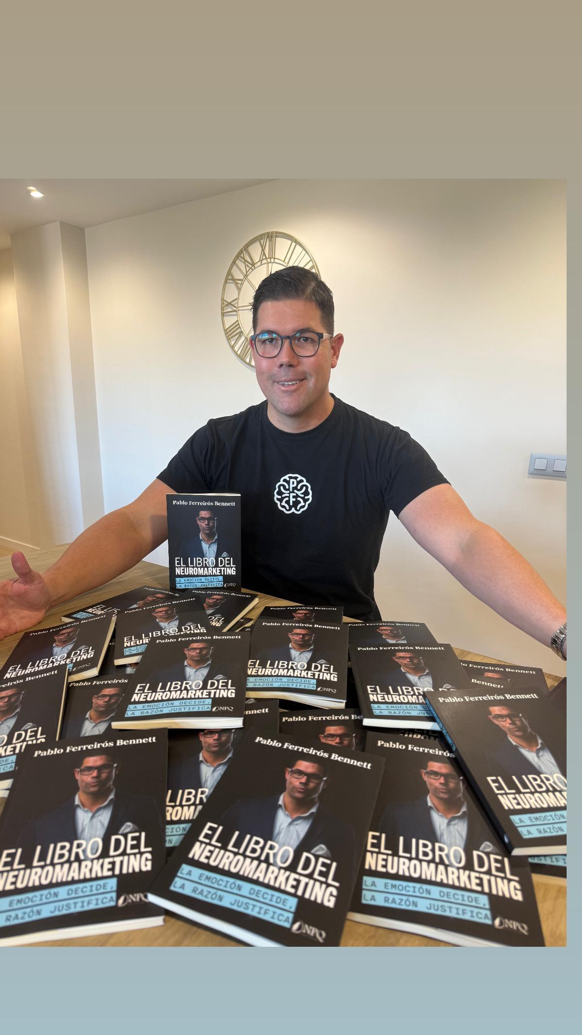 El autor presenta su obra en el Club INFORMACIÓN este jueves