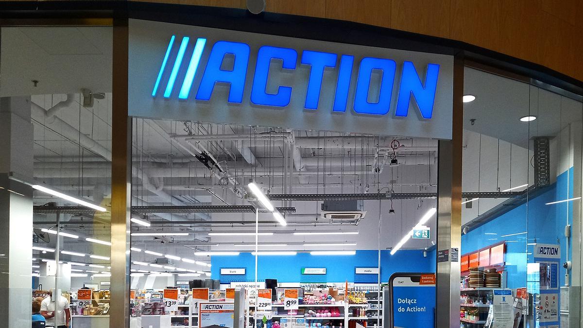 Mañana habrá colas kilométricas en Action para conseguir el cubo de agua plegable y los guantes con estropajo incorporado que deja la vajilla como nueva: adiós al lavaplatos por 3,29 euros