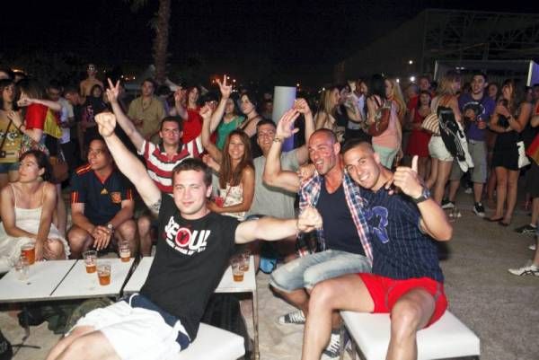 Cientos de personas festejan en Las Playas el pase a semifinales