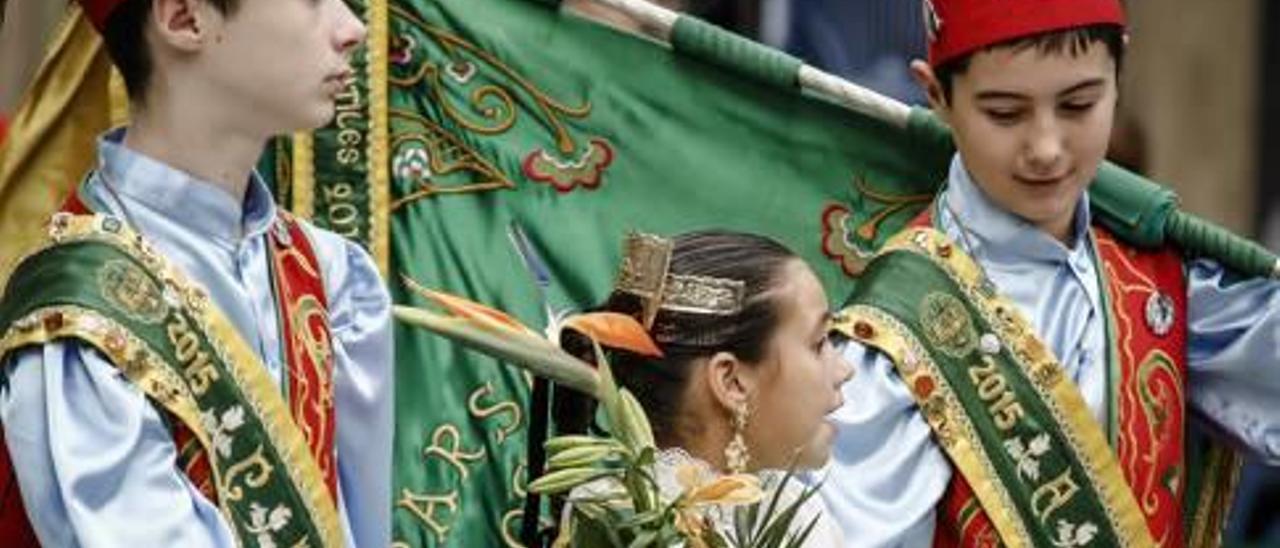 Escuadra y festeros premiados en las Fiestas de Moros y Cristianos de Villena.