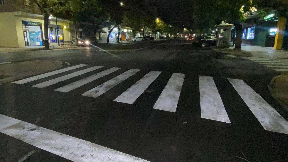 Así de iluminada está la avenida Carolina Coronado de Badajoz.