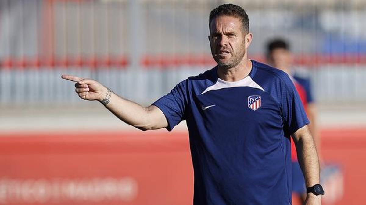 Luis García Tevenet, durante un encuentro al frente del Atlético de Madrid B.