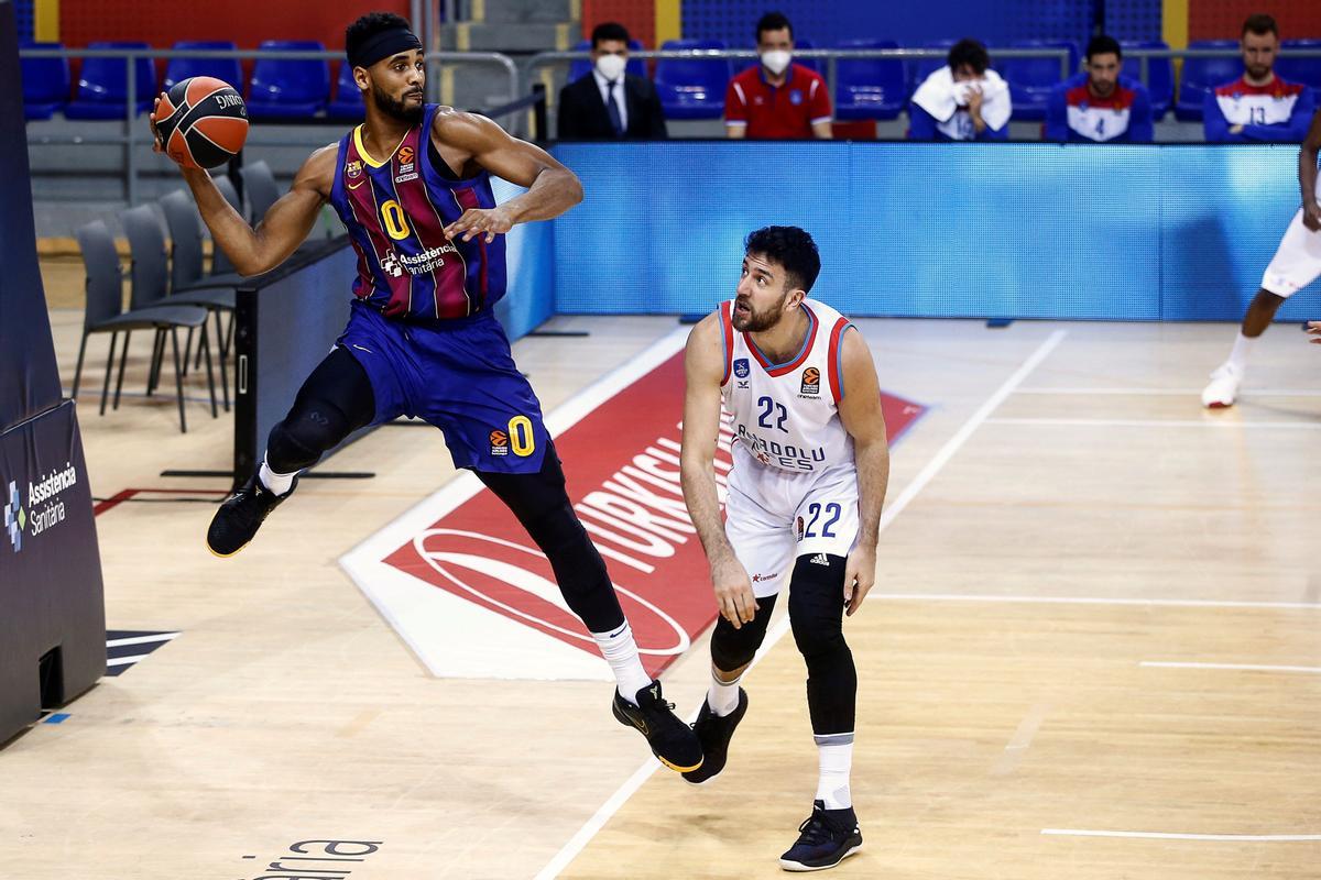 Micic i Larkin castiguen el Barça al Palau