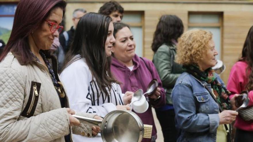 Cacerolada en Oviedo contra la sentencia de "La Manada"