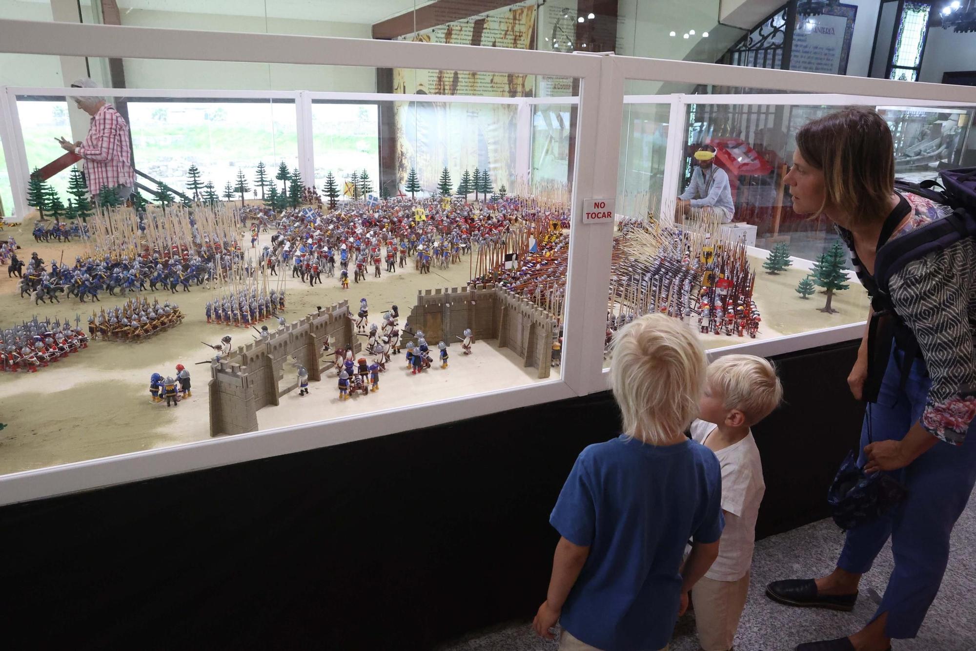 Exposición de clicks de Playmobil en el Museo Militar de A Coruña