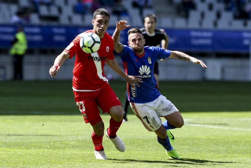 El partido entre el Real Oviedo y el Sevilla Atlético, en imágenes