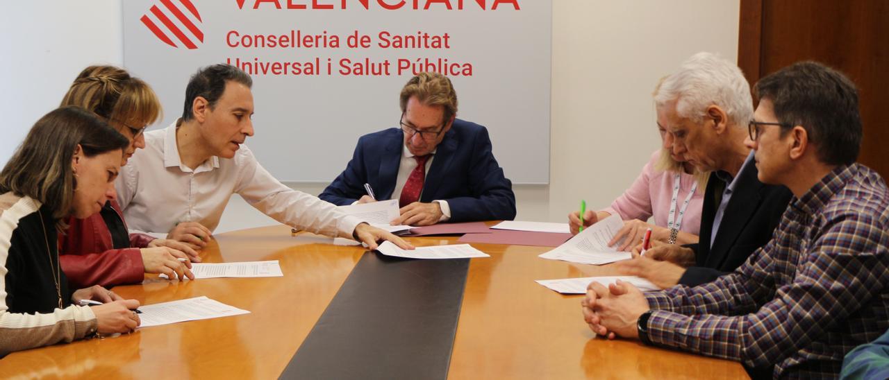 Sanitat y sindicatos firman las medidas a implantar.