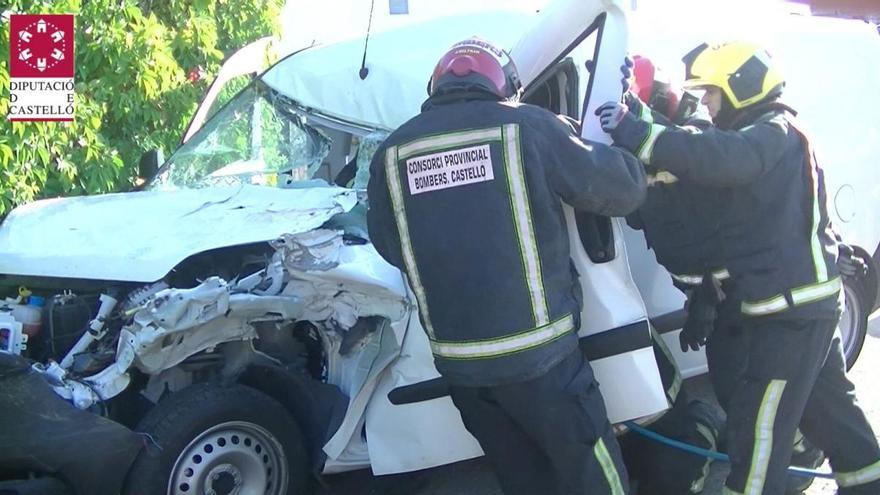 La colisión entre un coche y un camión en la N-225 en la Vall deja un herido