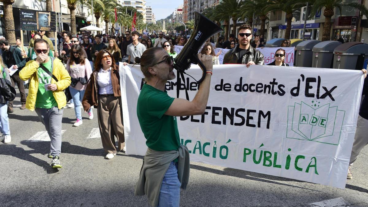 Así ha sido la manifestación de profesores en defensa de mejoras laborales y salariales en Alicante