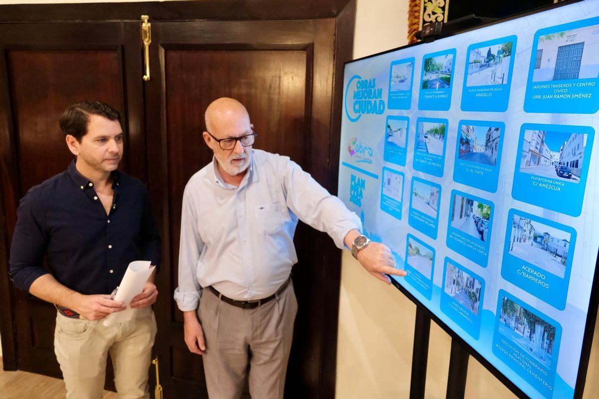 Fernando Priego y Alfonso Vergillos informan de las obras PFEA 2026 en Cabra.