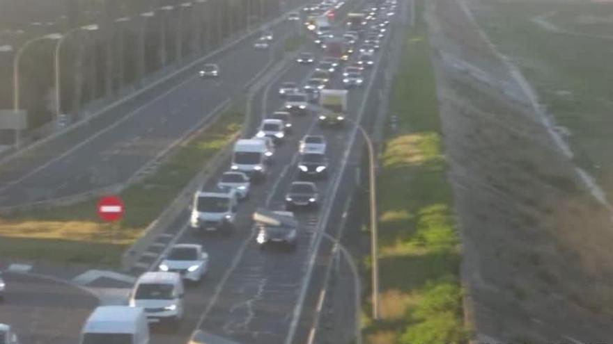 Colas kilométricas en las principales arterias del área metropolitana de València