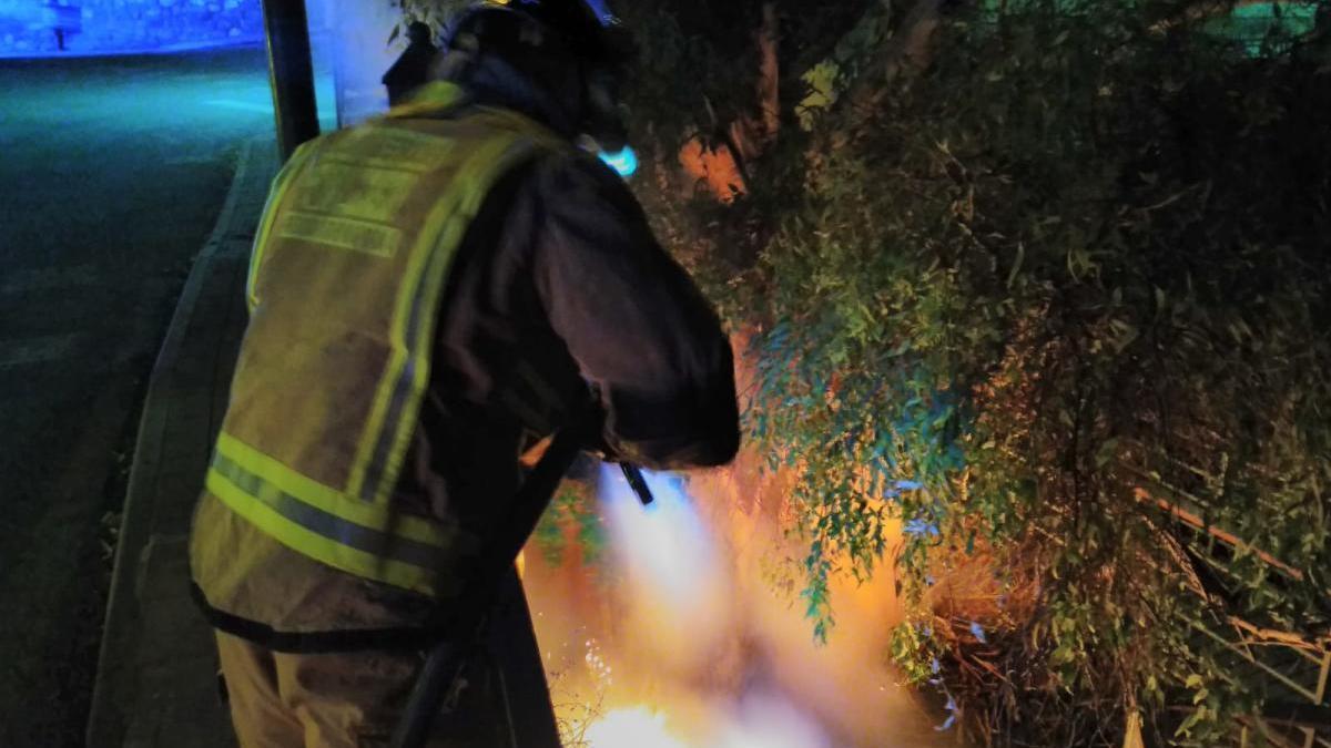 Los bomberos actúan en tres incendios provocados en Cieza