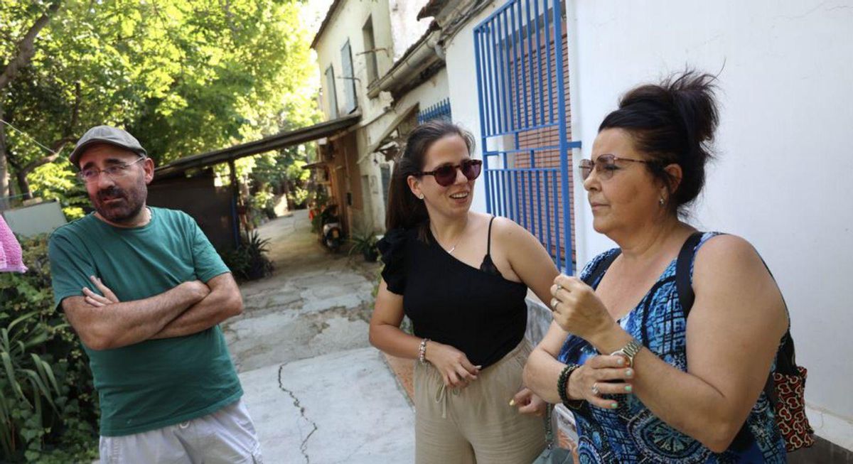 Asunción Botías (izq.) junto a su tía Mercedes Botías en La Isla. | JUAN CARLOS CAVAL