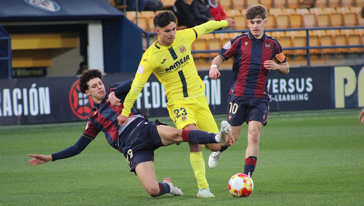 El juvenil del Villarreal perdió como local tras verse remontado por el Levante.