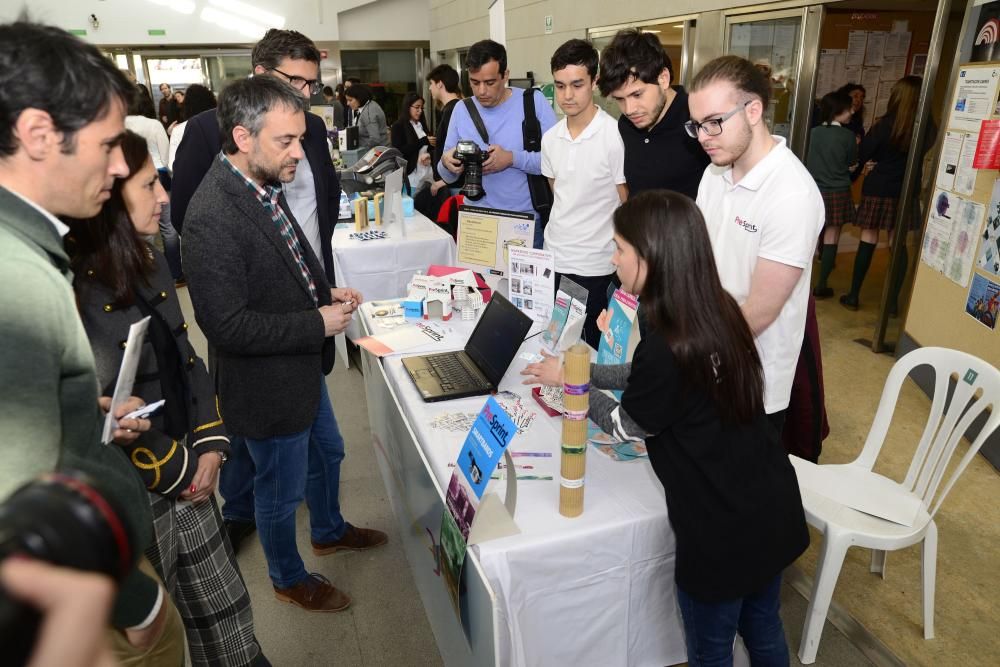 Estudiantes de ciclos formativos presentan sus proyectos de emprendimiento en el Fórum. Apuestan por el medio ambiente, el reciclaje y las nuevas tecnologías.