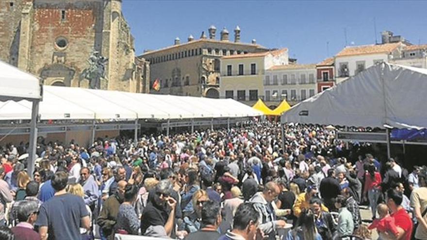 La lluvia no consigue empañar los resultados de la feria quesera de Trujillo