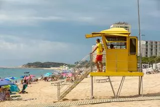 El aviso de la Guardia Civil a la gente que disfruta de la playa este verano