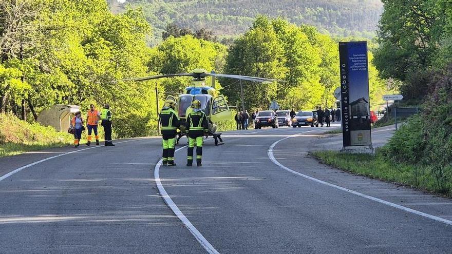 Evacuado en helicóptero tras ser golpeado por un tractor en el concello ourensano de Bande