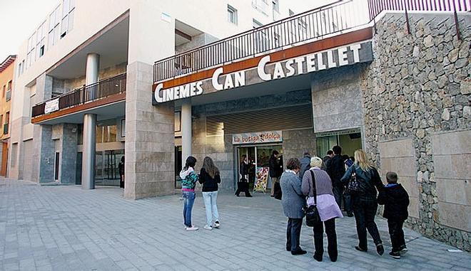 Sant Boi busca consolidar el futuro de sus icónicos cines Can Castellet con una nueva concesión