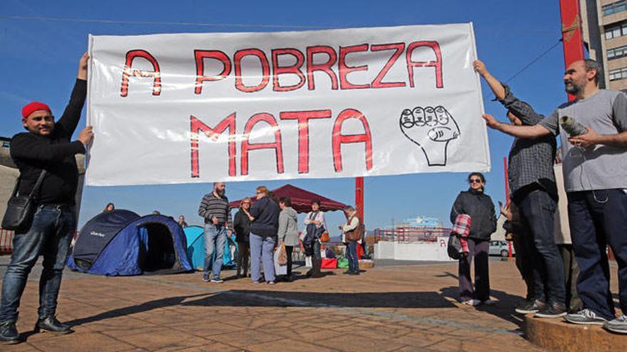 Campaña iniciada hoy en Praza do Rei // MARTA G. BREA