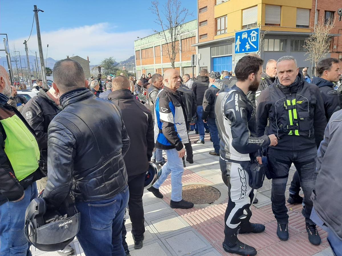 El homenaje a José Manuel Prado, "Chechu", el motero fallecido en Posada, en imágenes