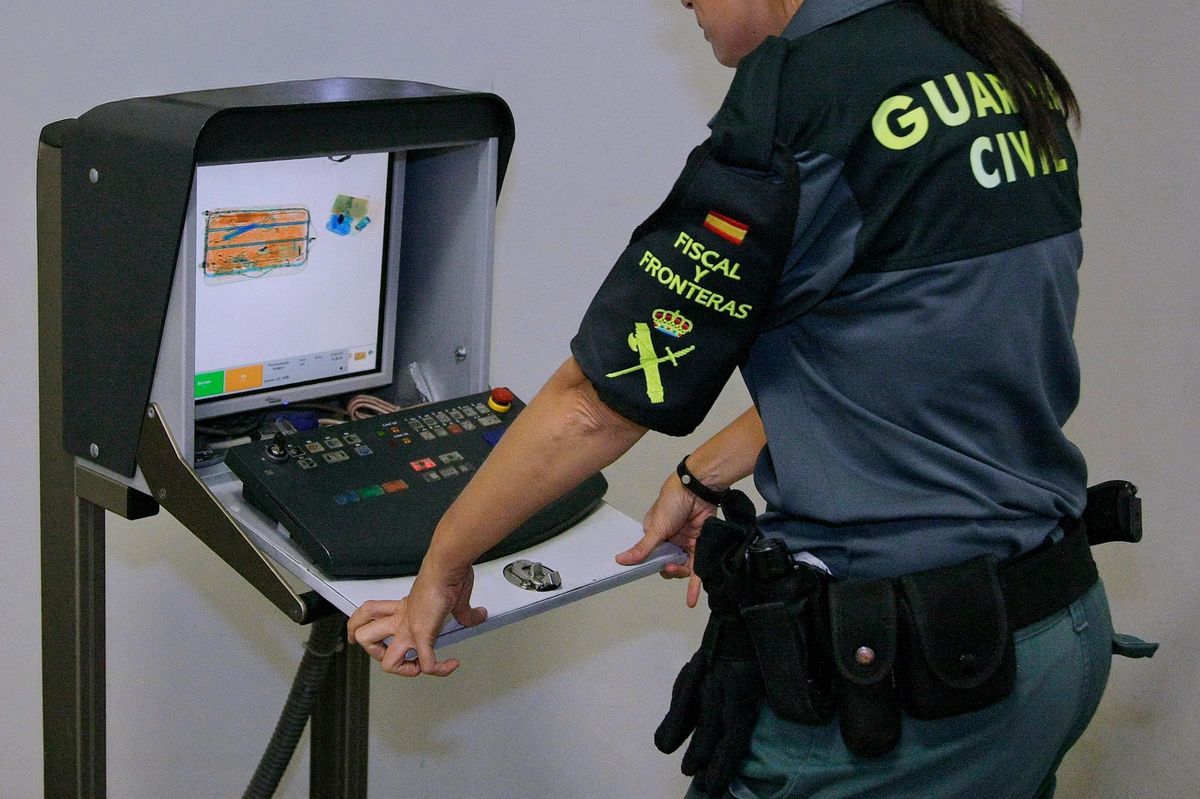 Control de la Guardia Civil en el aeropuerto de Barcelona